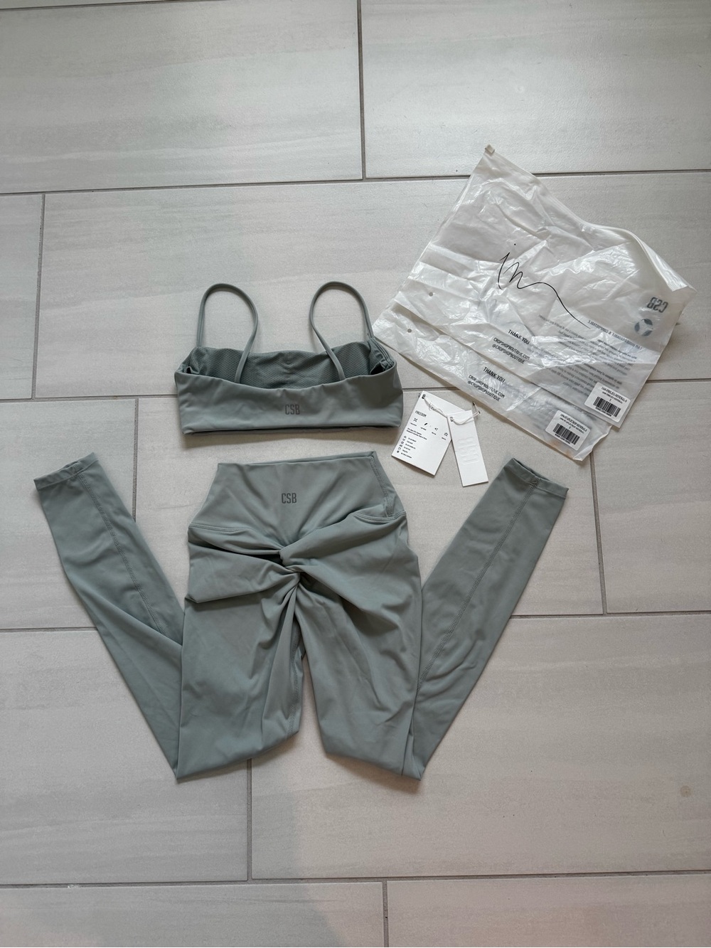 Like New CSB Isabelle Mathers Set!! Freedom Scrunch Legging & Staple Crop Bra, S - Picture 4 of 11